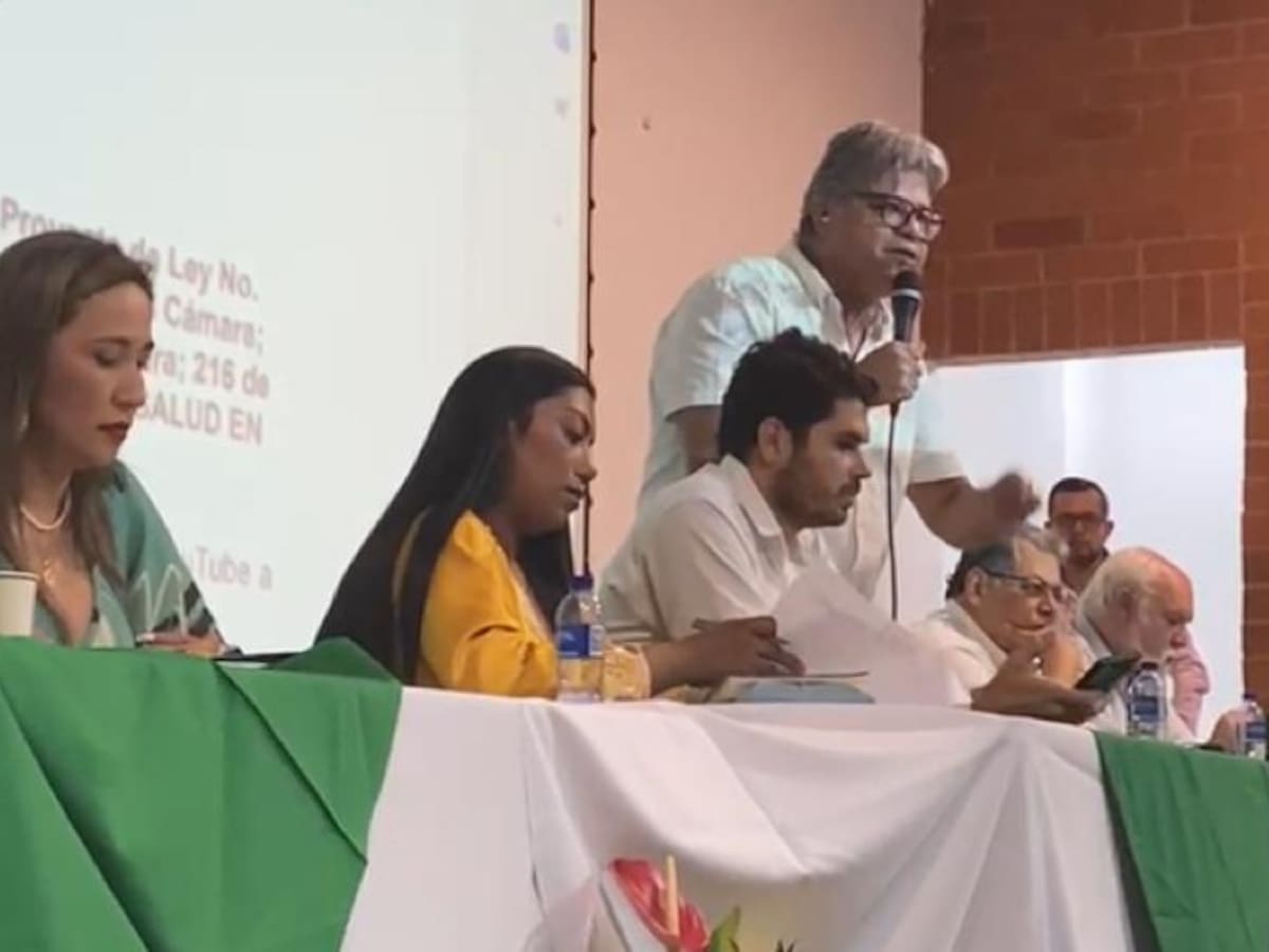 Senador del Pacto Histórico responde a carta de exministros de Salud sobre reforma