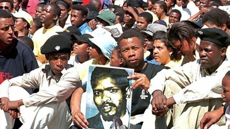 Biko, uno de los íconos de la lucha contra la segregación racial, habría cumplido 70 años este 18 de diciembre.. Foto: BBC Mundo