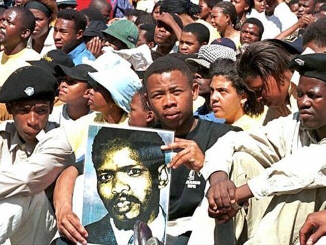 Biko, uno de los íconos de la lucha contra la segregación racial, habría cumplido 70 años este 18 de diciembre.. Foto: BBC Mundo