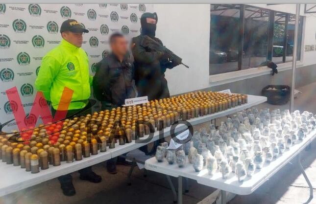 Un individuo transportaba granadas IM26 y de fragmentación. Crédito: W Radio