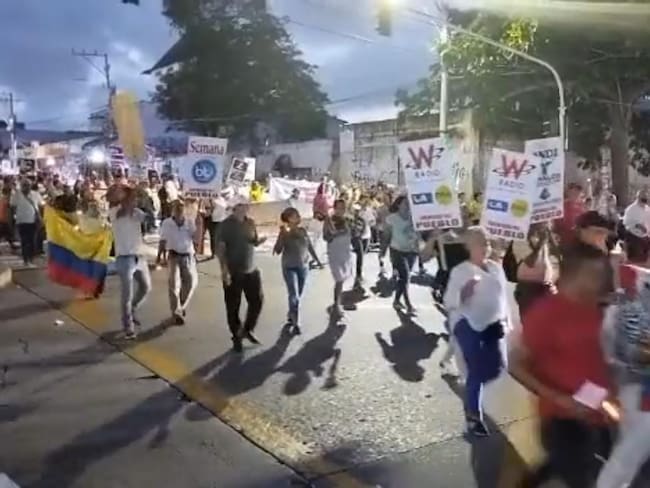 Pese a agresiones, marchas nocturnas exhibieron pancartas contra la prensa en Barranquilla. Foto: Suministrada.