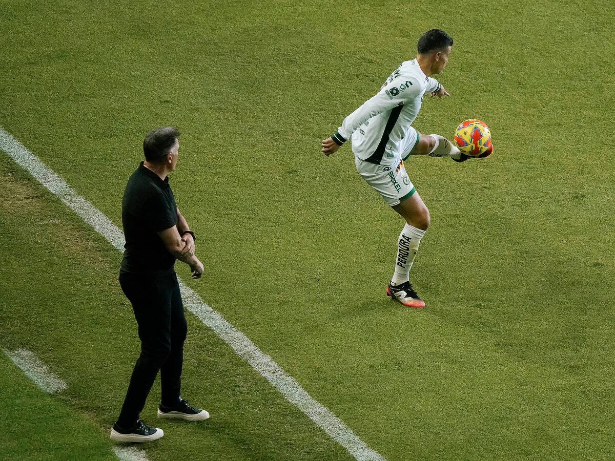 James Rodríguez continuará en el León del fútbol mexicano, aseguró el entrenador Eduardo Berizzo