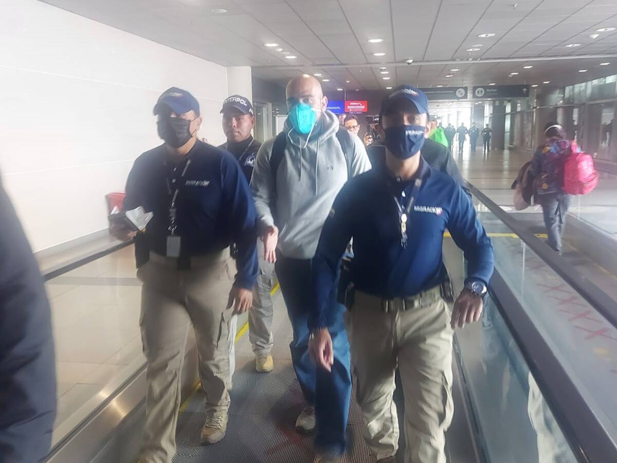 Coronel Benjamín Núñez llegó a Bogotá en vuelo comercial