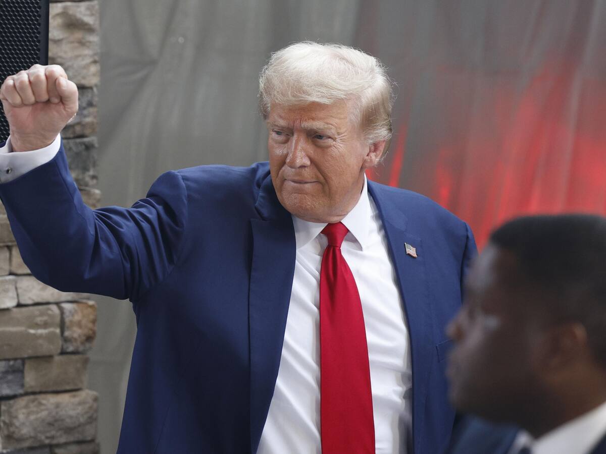 Trump visitó zona afectada de Georgia y dijo que Gobierno usa fondos para otro propósito