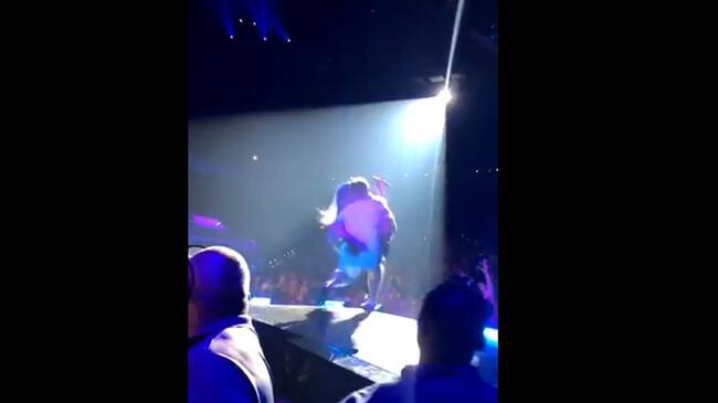 El momento se dio durante un concierto de la cantante en Las Vegas.. Foto: Captura de pantalla Twitter