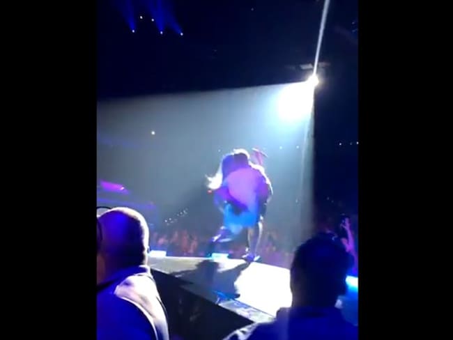 El momento se dio durante un concierto de la cantante en Las Vegas.. Foto: Captura de pantalla Twitter