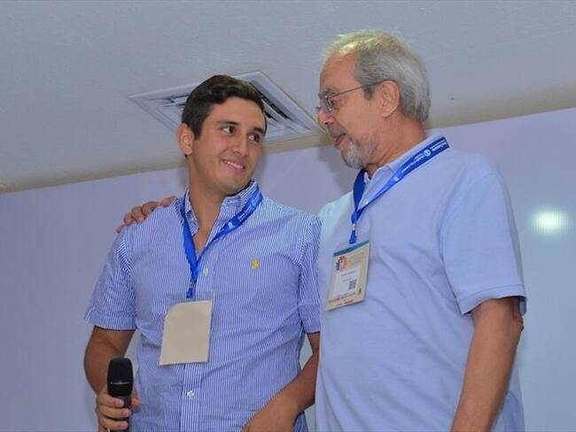 Jaime Palmera (d), hermano de Ricardo Palmera ("Simón Trinidad") y Rodrigo Tovar Vélez, hijo de Rodrigo Tovar Pupo ("Jorge 40"). Foto: Colprensa - Jhonny Molina