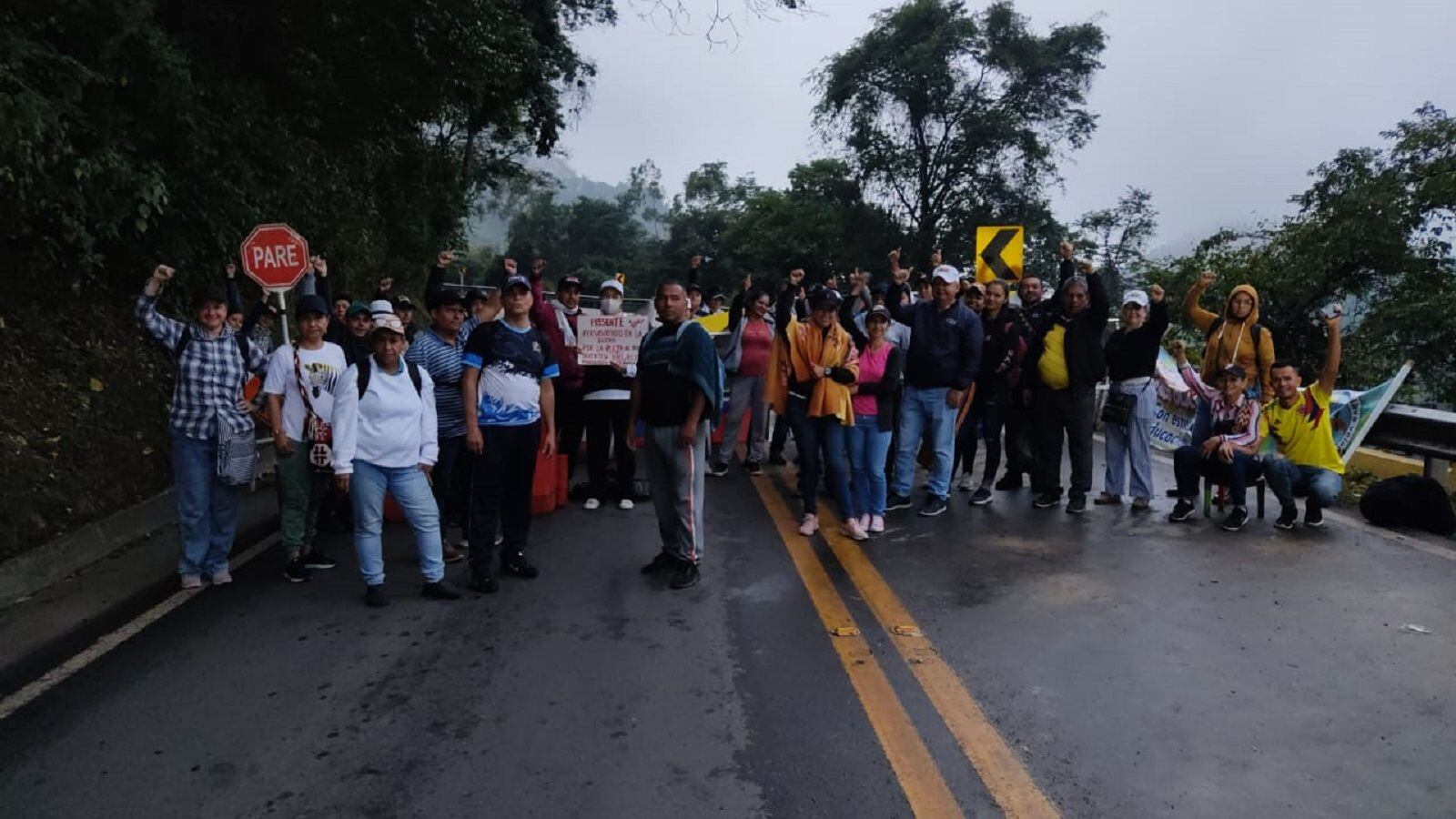 Docentes del Catatumbo bloquean la vía Cúcuta- Pamplona- Cortesía 