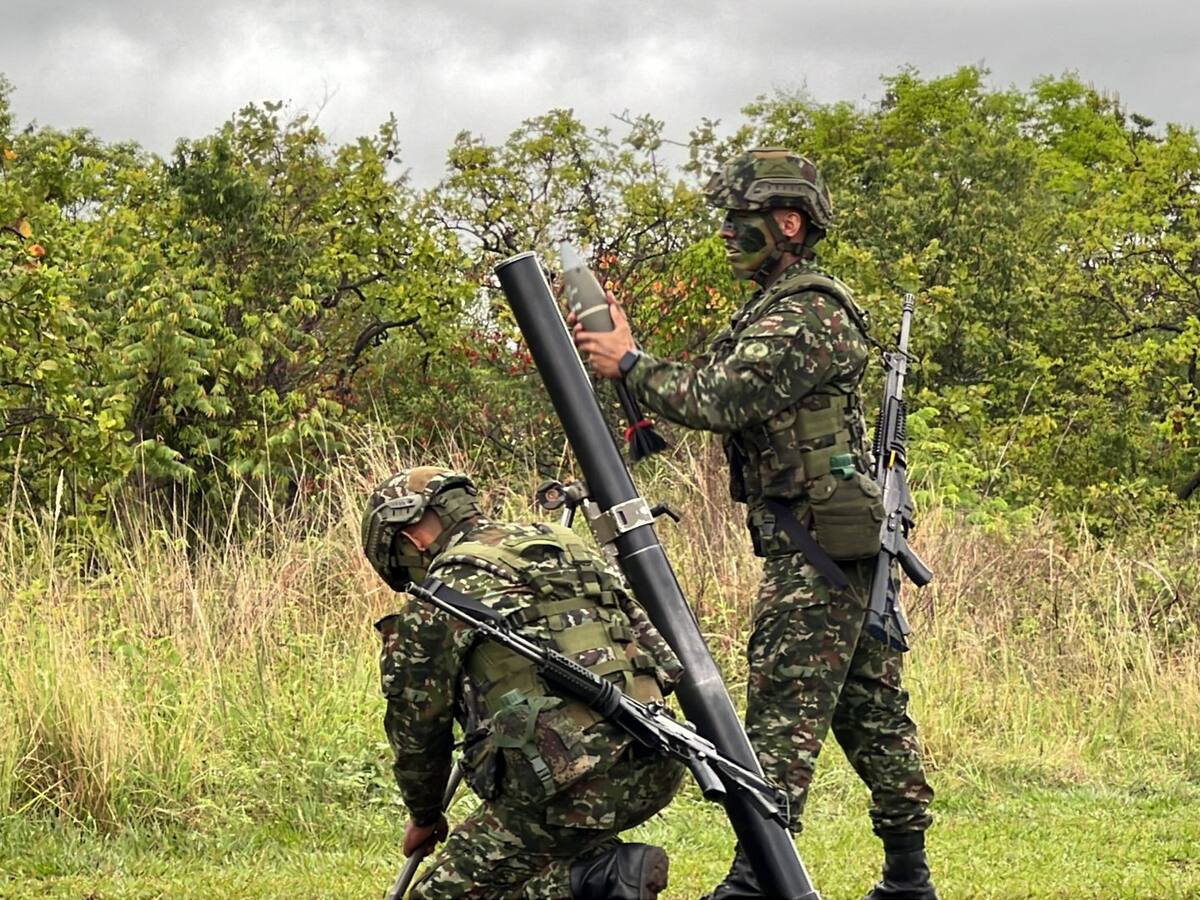 Reentrenamiento del Ejército en artillería pesada tras ofensiva contra disidencias Farc