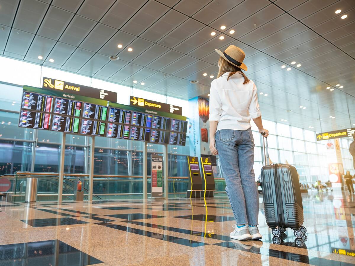 ¿Con cuánto tiempo de anticipación debe llegar al aeropuerto para viajar?