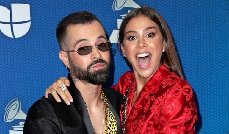 Mike Bahía y Greeicy Rendón en la entrega número 21 de los Latin Grammy. Foto: Getty Images