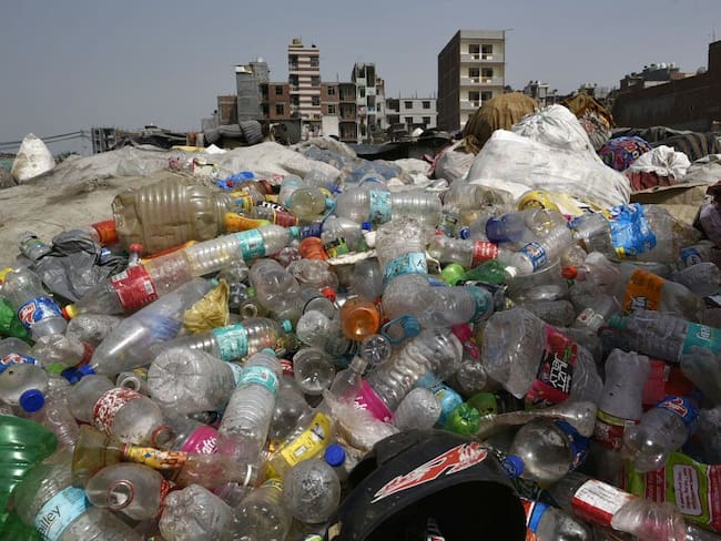 16 millones de kilos de plástico caen al río Magdalena terminando en Ciénaga Grande