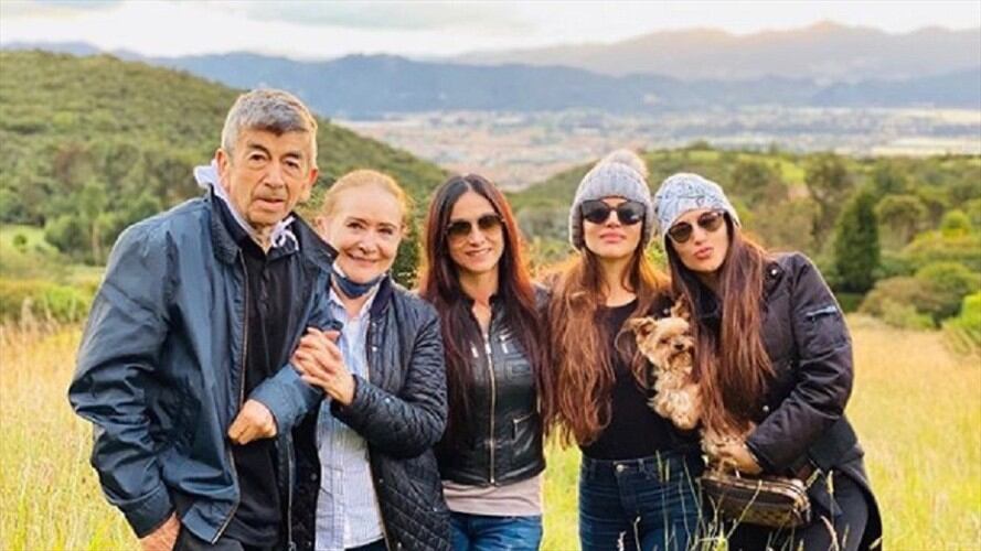Jessica Cediel y su familia. Foto: @jessicacedielnet.