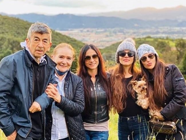 Jessica Cediel y su familia. Foto: @jessicacedielnet.