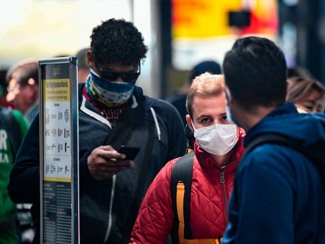 En la mayoría de los casos los primeros síntomas no tardaran en presentarse más de 11 días. Foto: Getty Images