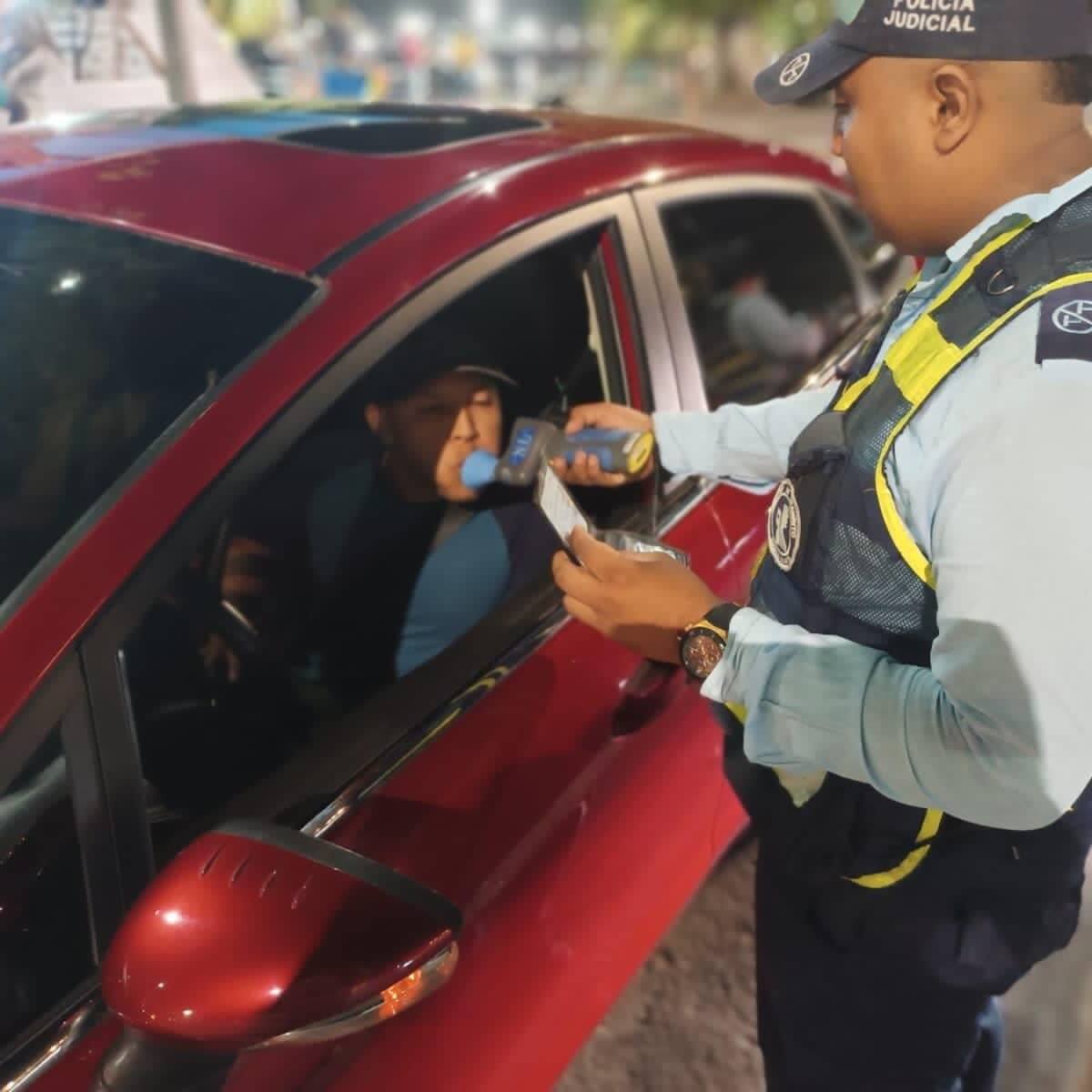 Controles a conductores embriagados deja 11 vehículos inmovilizados en Santa Marta
