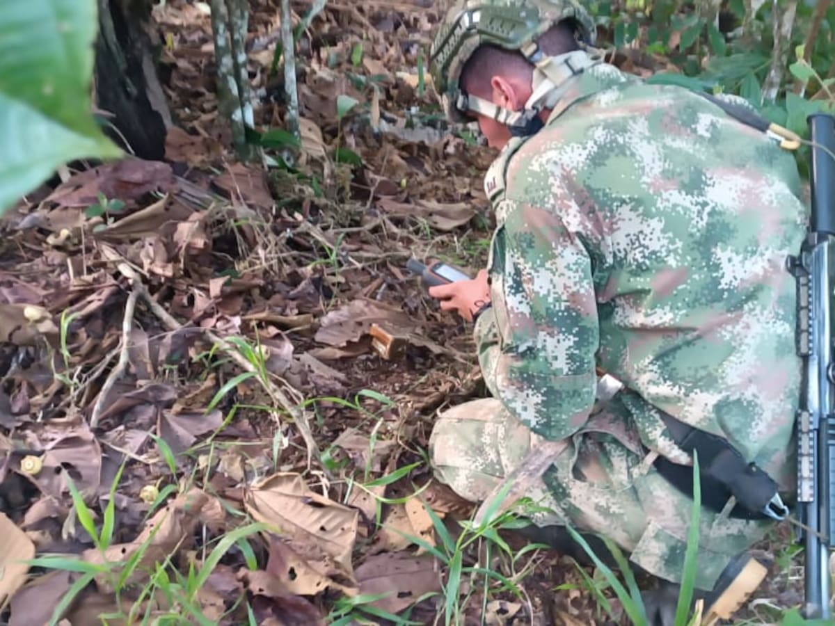 Desactivan artefactos explosivos de la Segunda Marquetalia ubicados en escuela de Putumayo