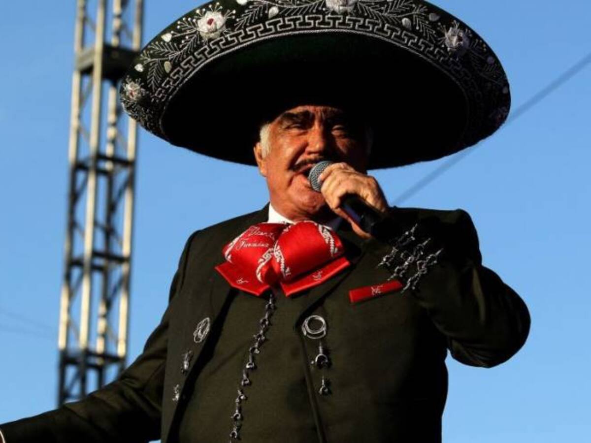 La familia de Vicente Fernández desmiente rumores acerca de "querer desconectarlo"