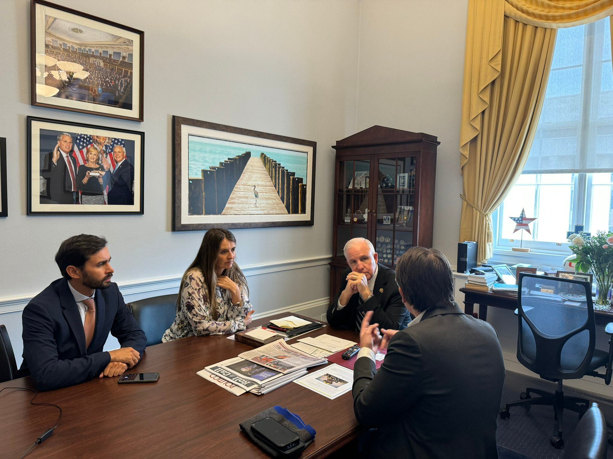 Reunión de congresistas del Centro Democrático con funcionarios de Estados Unidos. Foto: Twitter @RepCarlos.