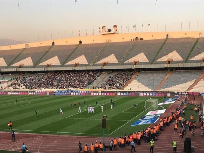 [Fotos] ¡Histórico! Por primera vez Irán permite el acceso de  mujeres a un estadio
