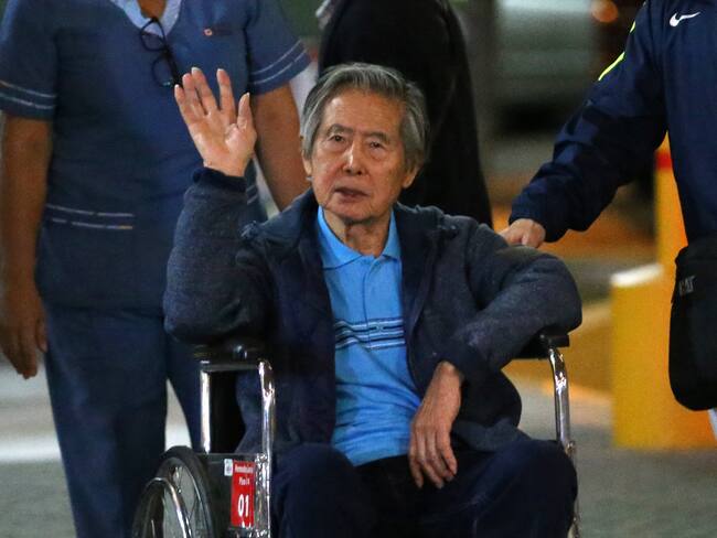 Peru&#039;s former President Alberto Fujimori waves to supporters as he is wheeled out of the Centenario Clinic in Lima on January 04, 2018, where he was hospitalised for the last twelve days and where he received a Christmas&#039; eve pardon from President Kuczynski. - Fujimori was pardoned days after his son Kenji abstained from voting on Kuczynskis impeachment, drawing other lawmakers with him to deny the opposition the votes necessary to remove the president from office over corruption allegations. (Photo by LUKA GONZALES / AFP) (Photo by LUKA GONZALES/AFP via Getty Images)