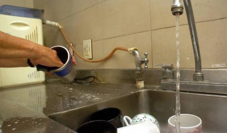 Sobreconsumo en zona 1 de racionamiento provoca retraso en restablecimiento de agua en Bogotá. Imagen de referencia. Foto: