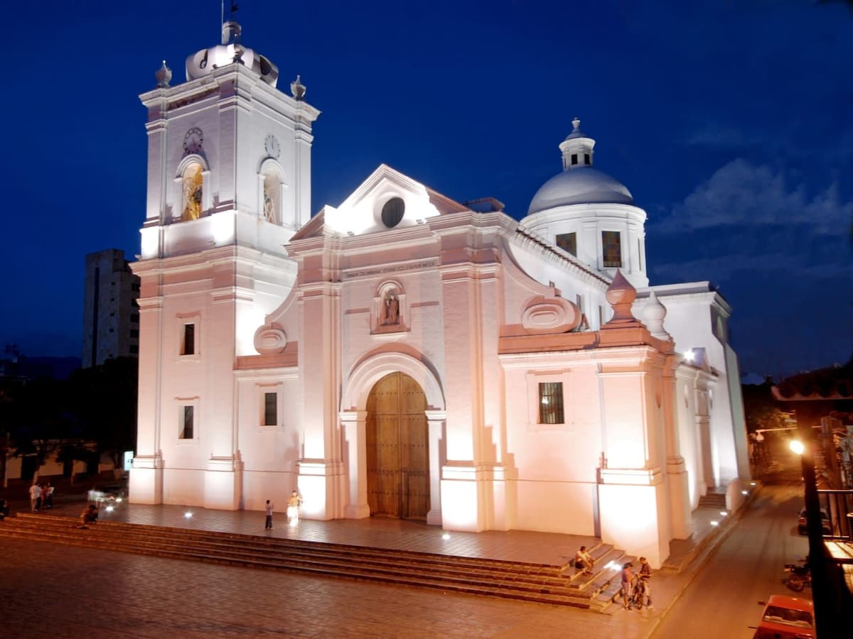 Inician trabajos de arqueología en el espacio público de la Catedral de Santa Marta