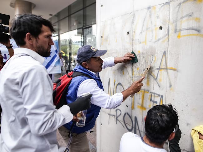Vandalización de la Embajada de Israel | Foto: Colprensa