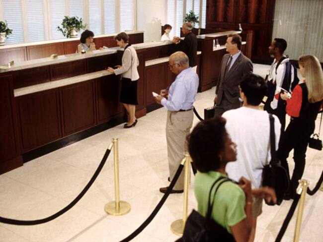Tenga en cuenta los horarios de los bancos para fin de año. Foto: Getty