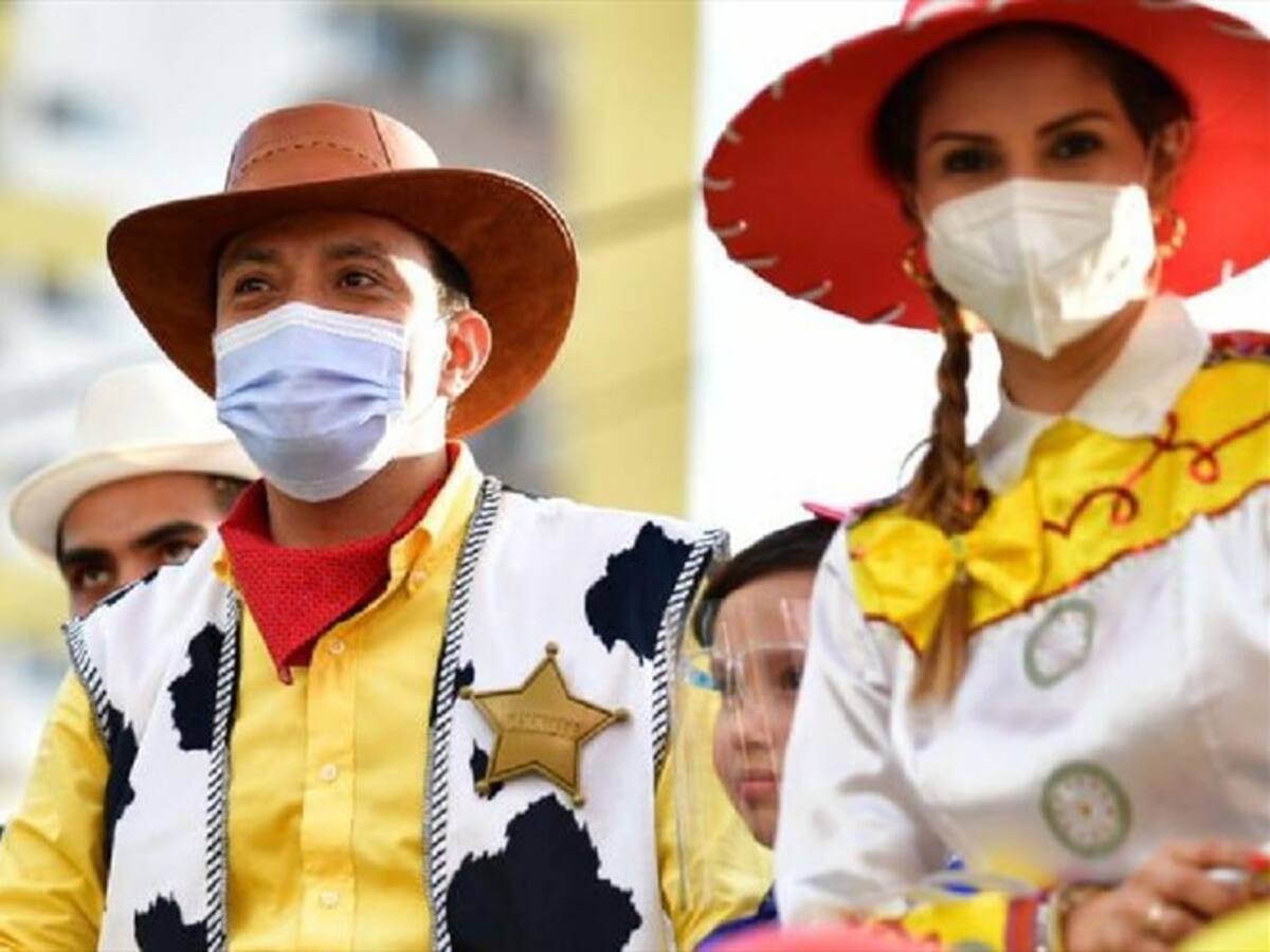 Critican al gobernador de Santander por hacer caravana de Halloween