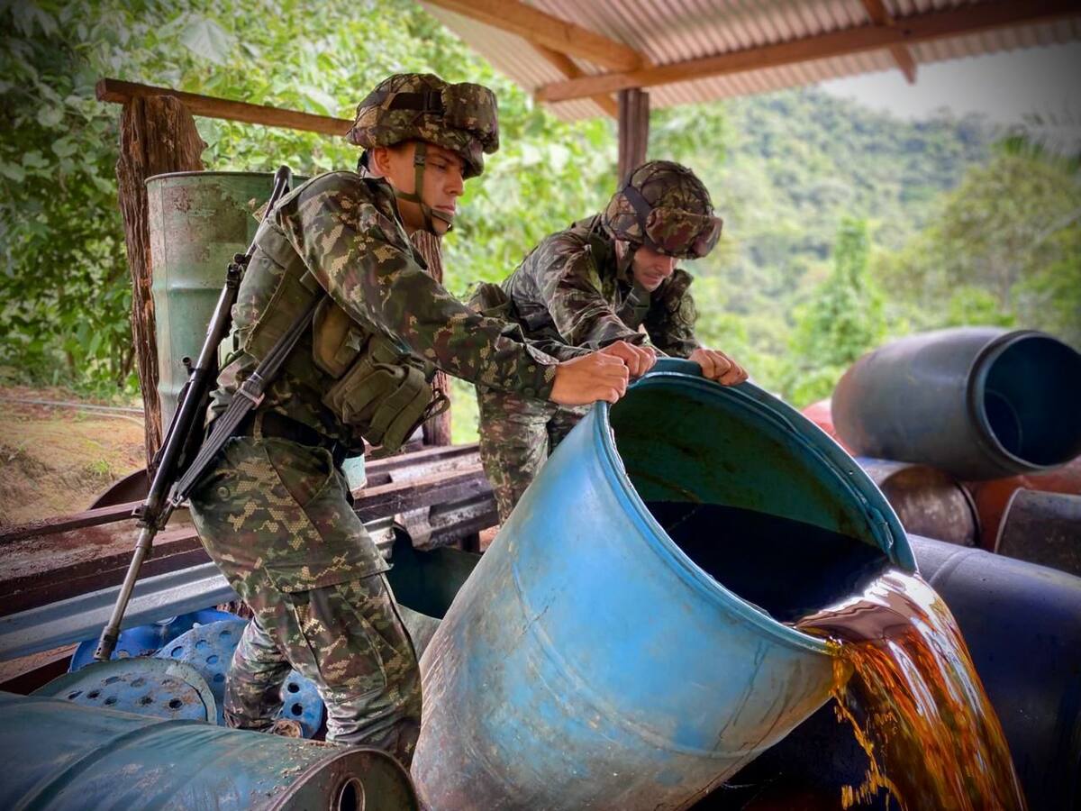 Ejército desmantela seis laboratorios de pasta base de coca en el Meta