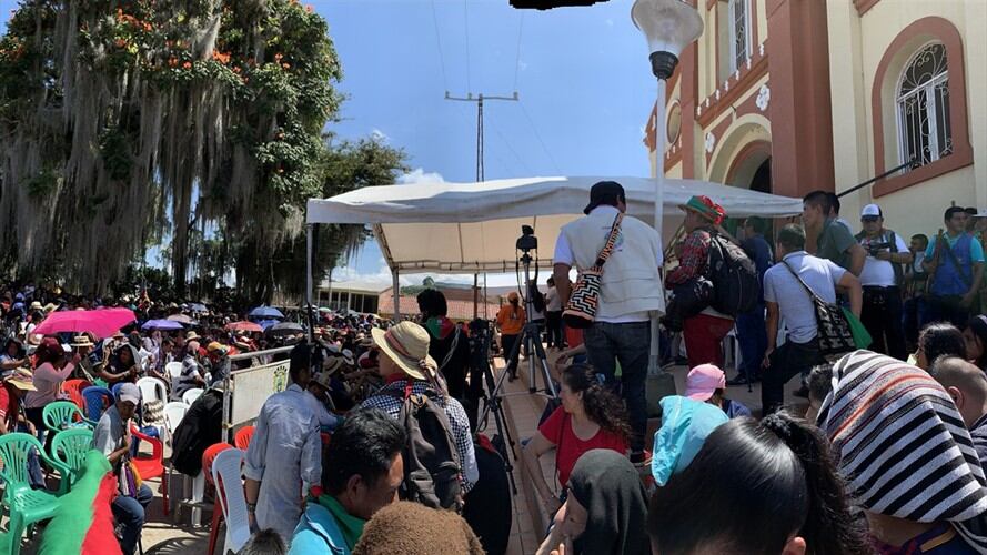 El presidente llegó a Caldono hacia las 9:20 de la mañana, para sostener el encuentro con las comunidades, como lo había anunciado tras el levantamiento de los bloqueos. Foto: Carlos Cerón