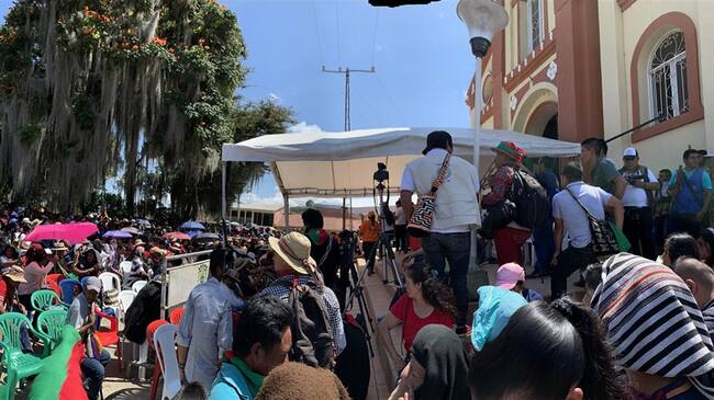 El presidente llegó a Caldono hacia las 9:20 de la mañana, para sostener el encuentro con las comunidades, como lo había anunciado tras el levantamiento de los bloqueos. Foto: Carlos Cerón