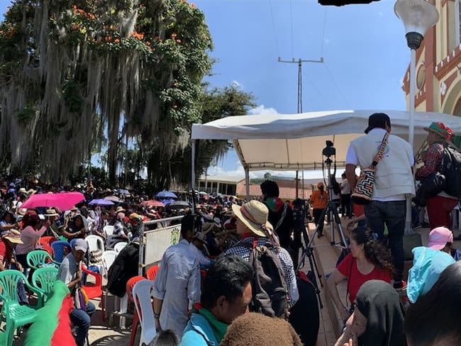 El presidente llegó a Caldono hacia las 9:20 de la mañana, para sostener el encuentro con las comunidades, como lo había anunciado tras el levantamiento de los bloqueos. Foto: Carlos Cerón