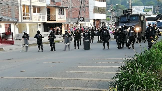 Fuertes disturbios entre manifestantes y Esmad en Popayán. Foto: Javier Astaiza