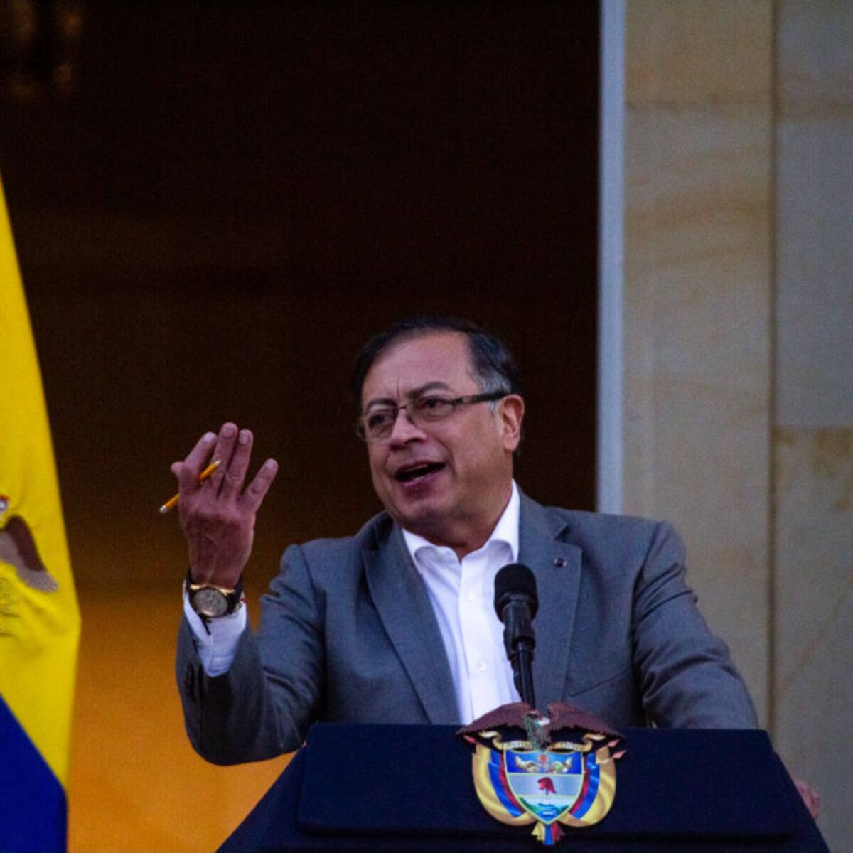Petro asegura que megacárceles en El Salvador son “campos de concentración”