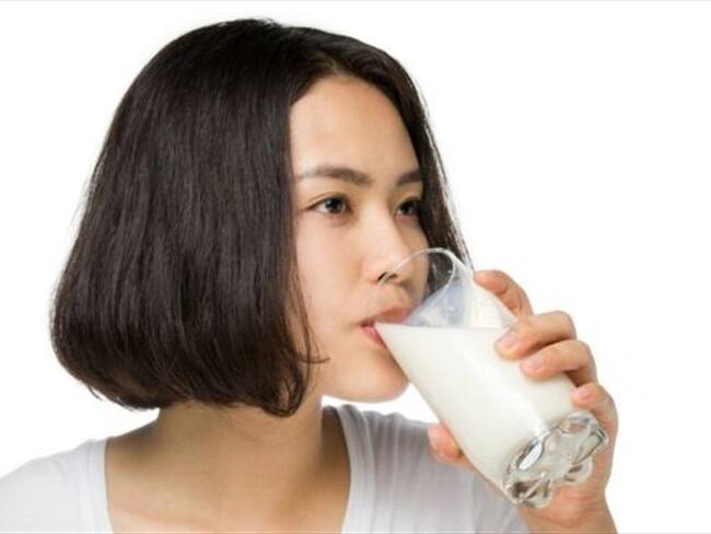 El riesgo de dejar de consumir lácteos antes de los 25 años. Foto: Getty Images