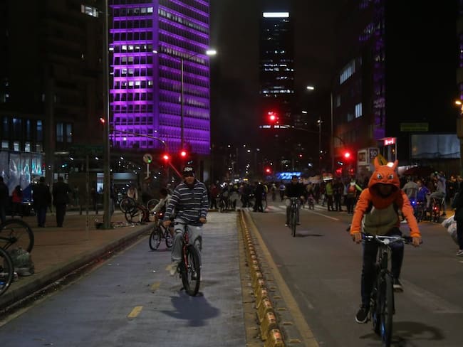 Ciclovía nocturna en Bogotá. Foto: