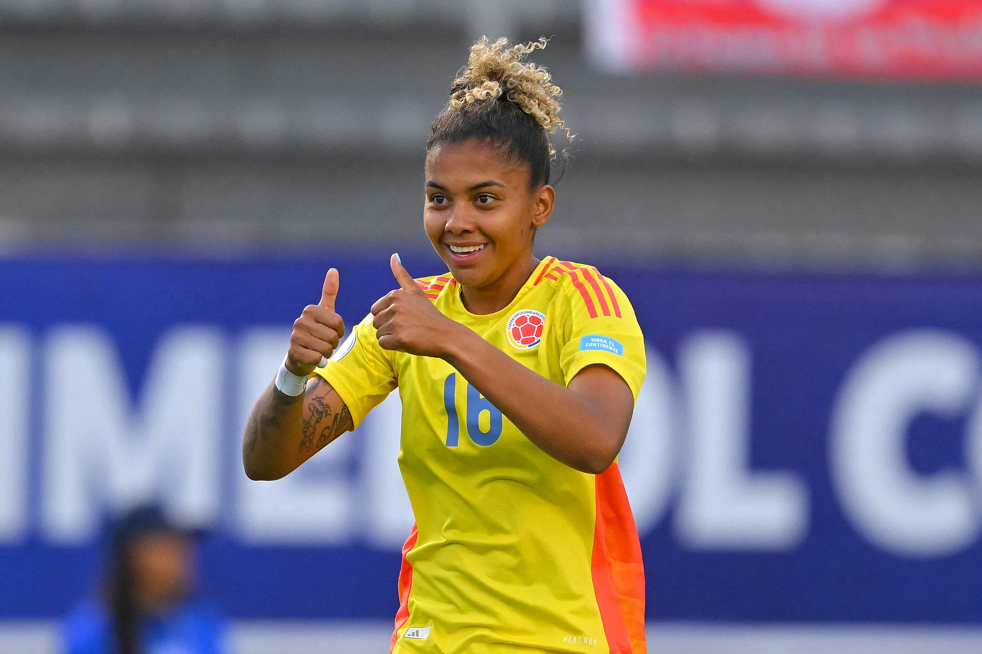 Jorelyn Carabalí celebra el séptimo gol de Colombia ante Bolivia en la Copa América Femenina 2025. FOTO: RODRIGO BUENDIA vía Getty Images