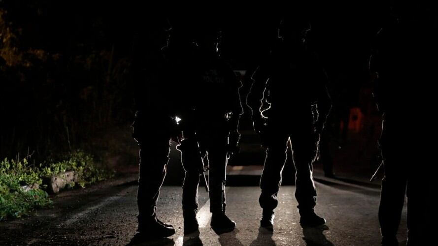 Fuentes señalan que habitantes de la zona encontraron a miembros de las Fuerzas Militares en el momento en el que iban a enterrar el cuerpo. Foto: Getty Images