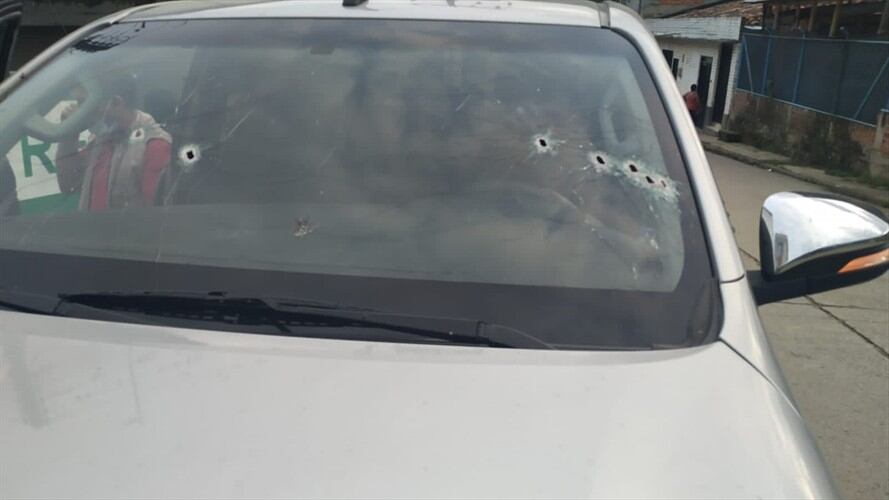 El automotor fue impactado en repetidas oportunidades . Foto: Cortesía