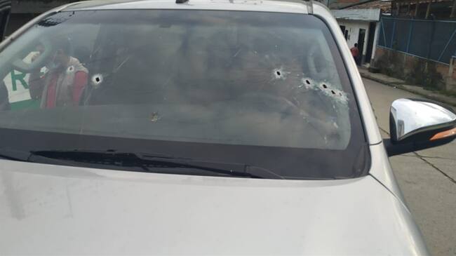 El automotor fue impactado en repetidas oportunidades . Foto: Cortesía