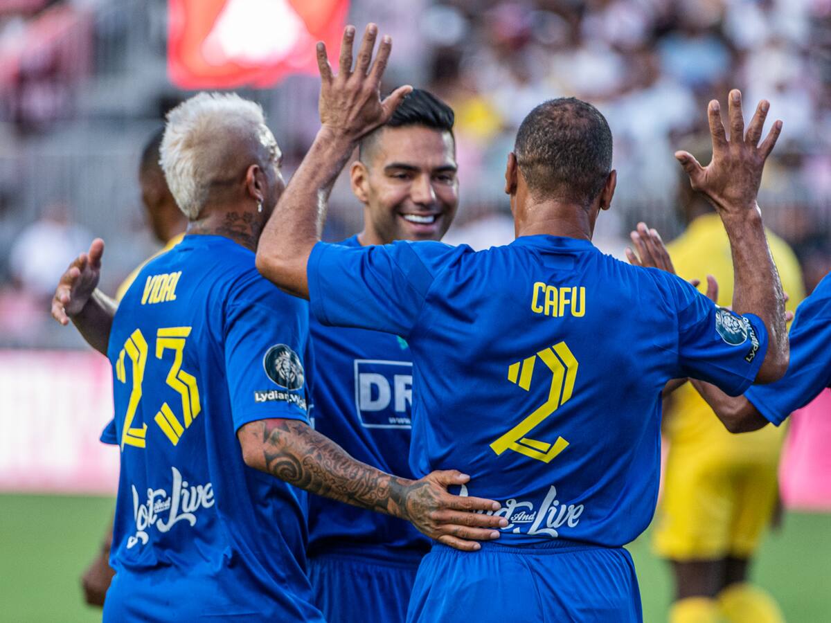 Falcao, Ronaldinho, Roberto Carlos y Rivaldo dan recital de fútbol en Miami