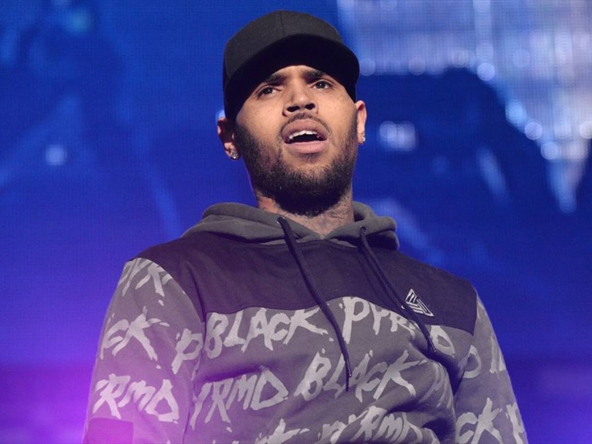 El cantante Chris Brown, acusado de agresión, fue liberado bajo fianza en Reino Unido