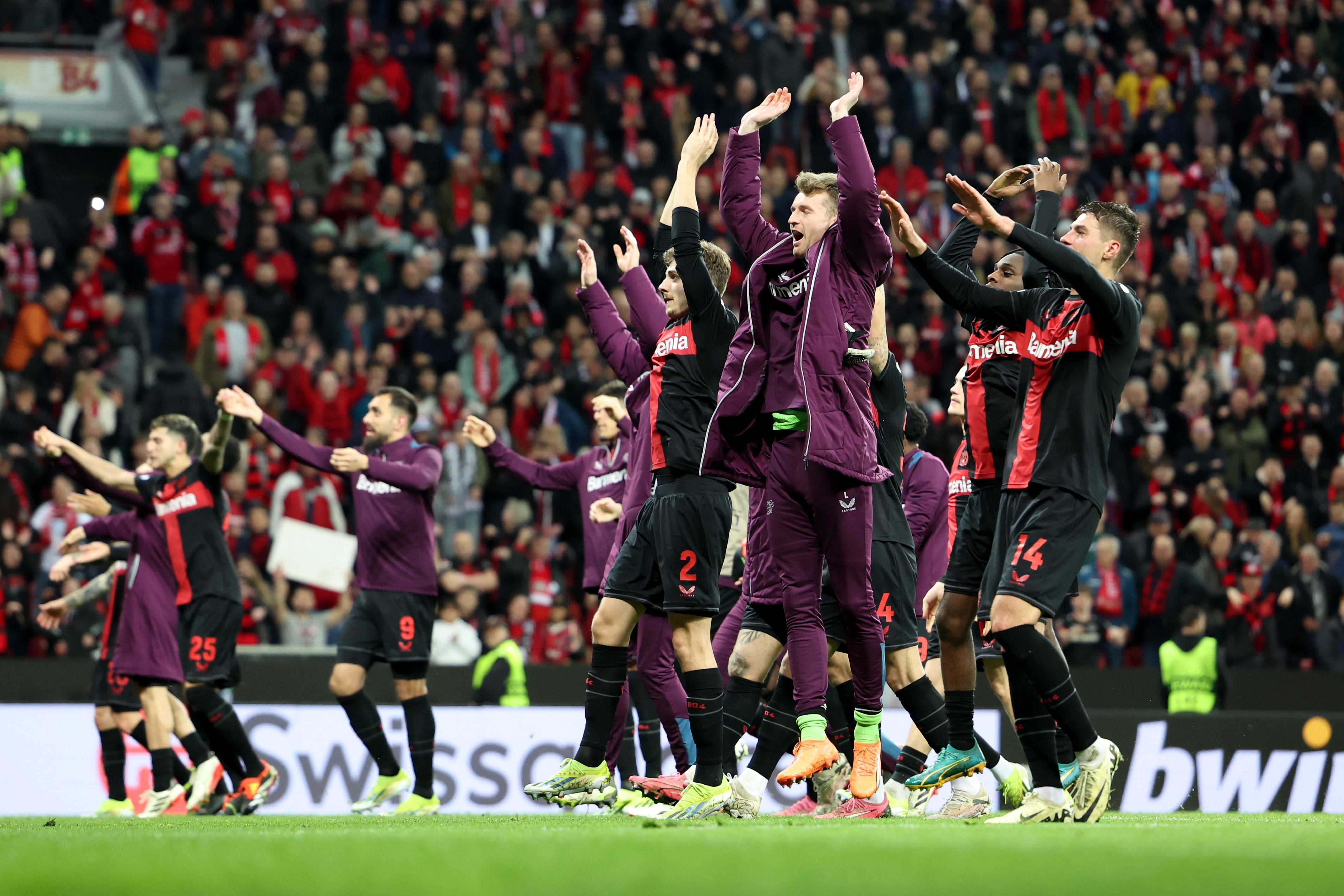 Bayer Leverkusen clasificó a cuartos de final de la Europa League. Foto: EFE/EPA/CHRISTOPHER NEUNDORF