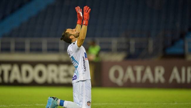 Sebastián Viera, arquero del Junior de Barranquilla. Foto: RAUL ARBOLEDA/AFP via Getty Images