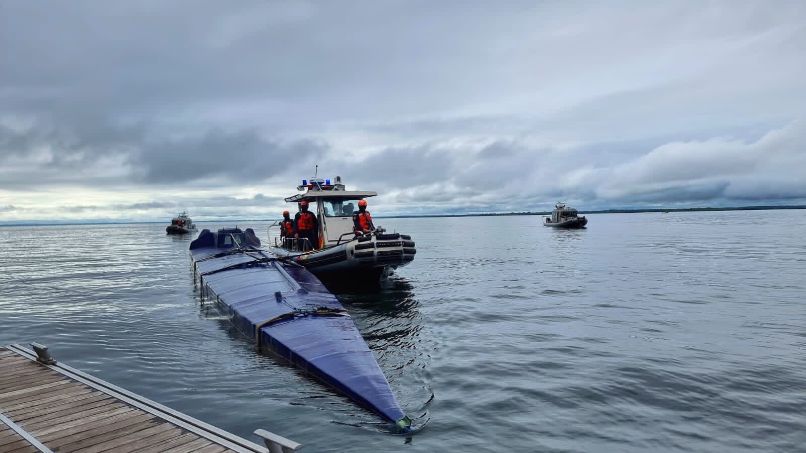 Semisumergible incautado por la Armada. Foto: Armada