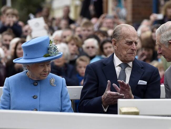 La reina Isabel II (i) de Inglaterra, su esposo, elpríncipe Felipe (2i), duque de Edimburgo, su hijo Carlos (2d), príncipe de Gales, y la esposa de éste último, Camila, duquesa de Cornualles, . Foto: Agencia EFE