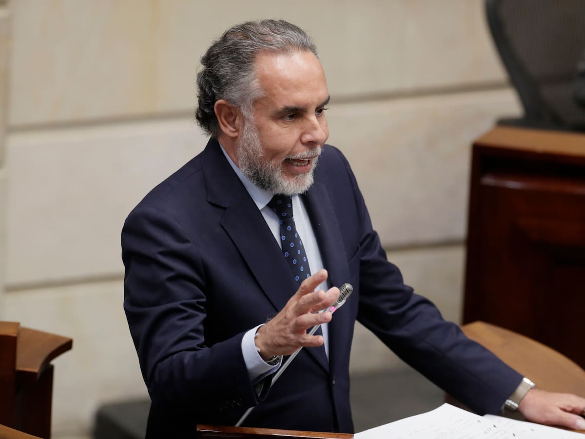 Teníamos los votos, esos malandrines se robaron la votación: Benedetti por hundimiento de consulta