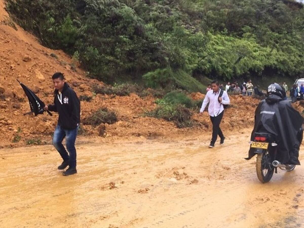 Por derrumbes, hay cierre total en la vía Medellín-Bogotá